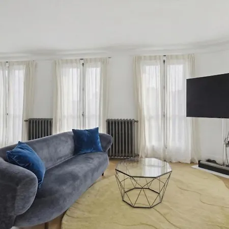 3br Musee Du Louvre Pyramides Apartment